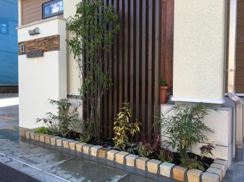 上尾市　新築外構　門袖前の植栽　花壇