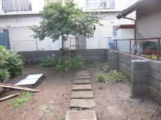 既存のフェンスを解体中　川越フェンス施工事例