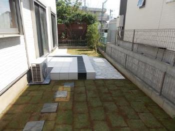 さいたま市　白いタイルテラス・乱形石貼り・省管理型高麗芝TM9