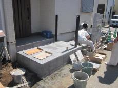 川越市新築外構　玄関ポーチ　タイル貼り完了　