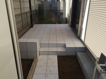 新座市 白いタイルテラス