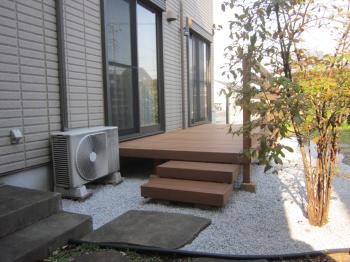 富士見市　アイアンウッド(ウリン)デッキ　反対側にもステップ