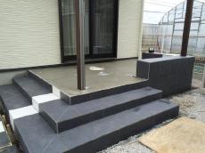 川越市　タイルテラスの階段