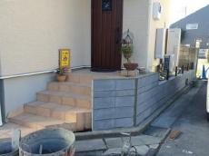 既存ブロック解体後、塗り壁の下地ブロックを積みました　川越市　新築外構