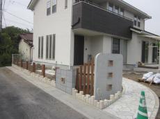 坂戸市　アプローチ、完成まであと少し。