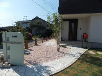 坂戸市　新築外構　アプローチ完成　ミッキーのシルエット