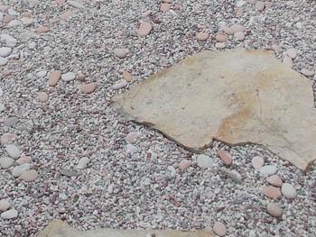 川越市　大小様々な大きさの石が混じったオシャレな砂利