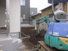 川越市　新築外構　駐車場土間コンクリート施工中　土の鋤取り