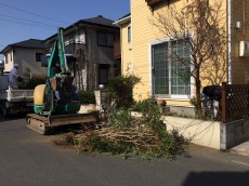鶴ヶ島市 既存の生垣撤去作業