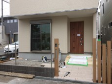 LIXIL　機能門柱、門扉、角柱　を設置