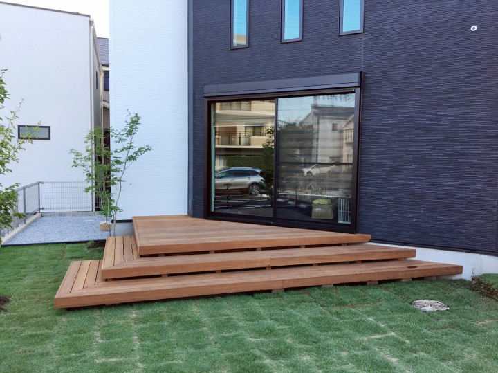 所沢市O様邸 アイアンウッド(ウリン)デッキと植栽