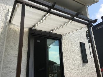 川越市　テラス屋根「三協ナチュレ」とオプションのサンシェード