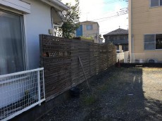 鶴ヶ島市　施工前　十数年経ったフェンス