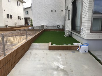 坂戸市　人工芝のお庭完成