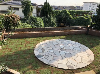 さいたま市 完成したサークルテラス(乱形石貼り)