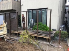 さいたま市　既存の天然木デッキを解体