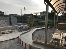 鴻巣市　お庭・駐車場リフォーム工事　下地コンクリート打設