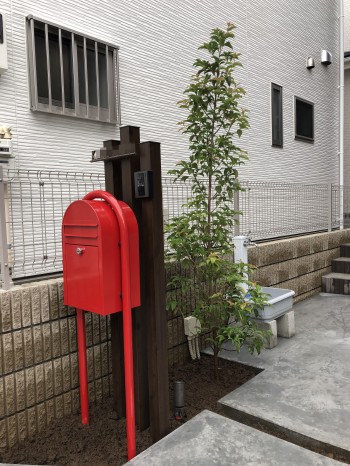 川越市 新築外構 ポストと門柱