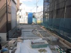 川越市　新築外構　乱形石の下地コンクリート
