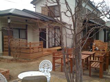 見違える庭になりました。新緑の中でのお茶会が本当に楽しみです。