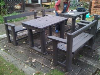 既存のテーブルセット。T様が塗装の塗り替えや補修をされて、10年使用しました。