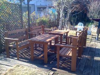 新しい、アイアンウッド製のテーブルセットです。