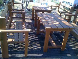 新しい、アイアンウッド製テーブルセット。