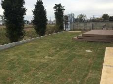 草むしり 芝の管理が大変 楽チンなお庭にリフォーム 川越でエクステリア 新築外構工事ならガーデンライフ 株 サイキグリーン