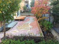 サークルとピンク系化粧砂利の組合せ　川越