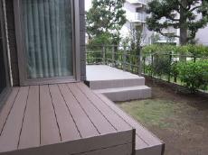 人口木デッキLIXIL樹ら楽（きらら）とタイルデッキ　ふじみ野
