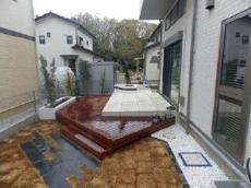 タイルデッキとウッドデッキの組合せ　東松山